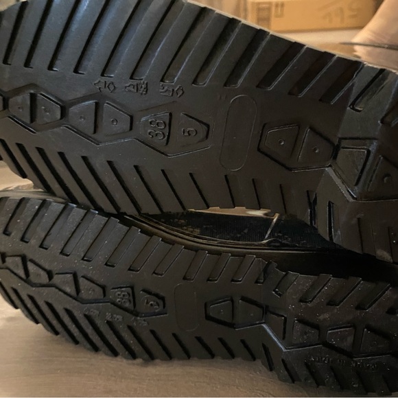 Brand new Authentic Valentino Grey Lace Print Rubber Rain Boots Size EU38 - Picture 5 of 5